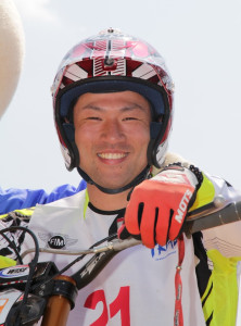 小川毅士 「日本代表に選ばれたのは光栄で、大きなプレッシャーもあります。小川さん・藤波さんの心強い先輩2人と柴田君・僕とがチームとして、一丸となってベストを尽くし日本代表として恥じないレースをしますので応援よろしくお願いします。」