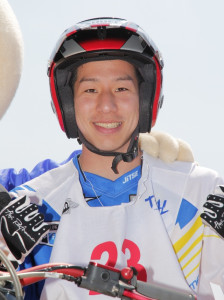 柴田暁 「国を代表する特別な大会です!自分にとっても貴重な経験を積める特別な試合です!前回出場した時は、全く日本らしさのある走りを出来なくて、すごく悔しい思いをしました。そのリベンジと皆さんの応援を背負って精一杯がんばります!体制はマインダーはスーパークラス吉良祐哉君にお願いしました!普段一緒に練習しているので、僕の走り方やラインの読みが早いからです!」