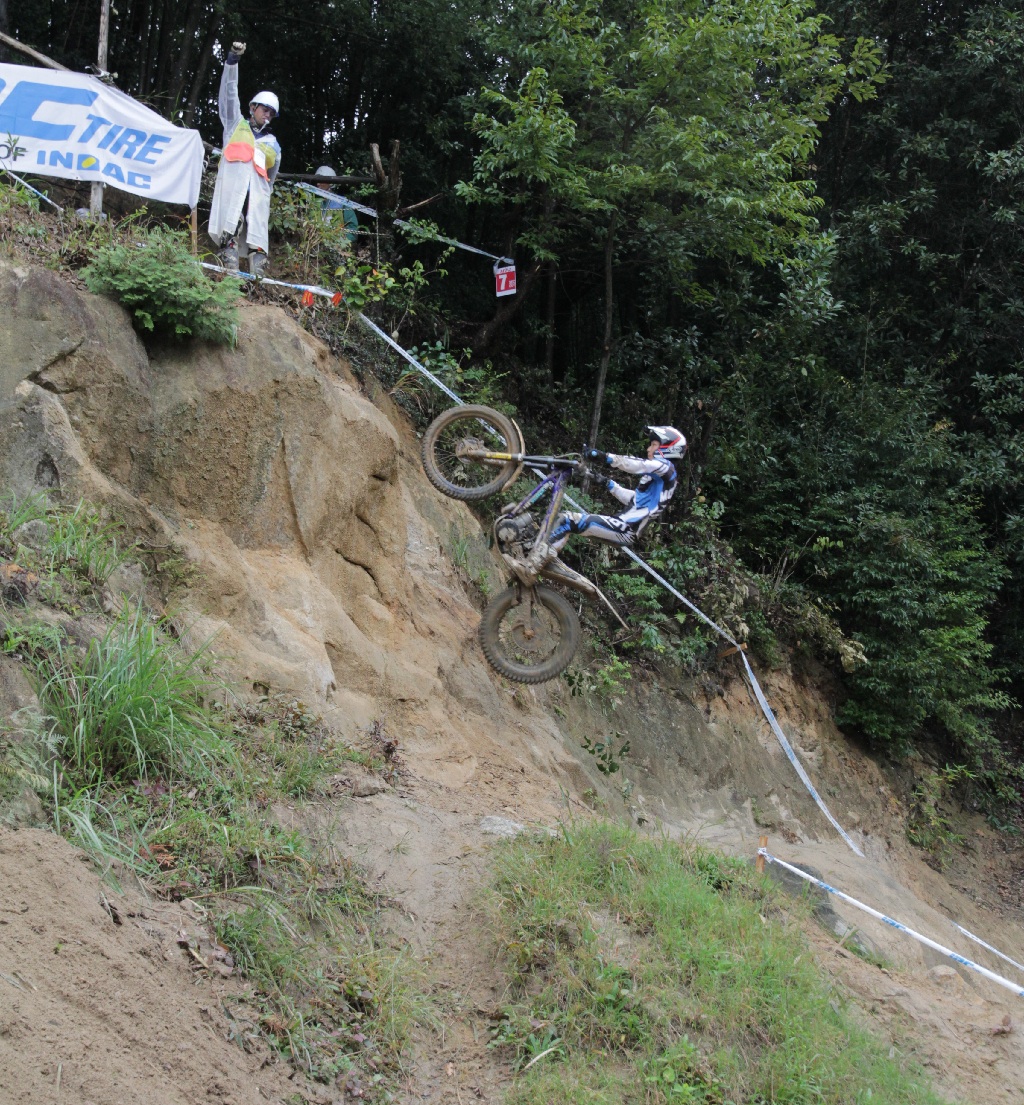 飛んでます。国際A級スーパークラスのセクションは、とにかく凄い。派手な見応えの連続。しかし、そこをほとんどオールクリーンする選手も。まさにスーパー。