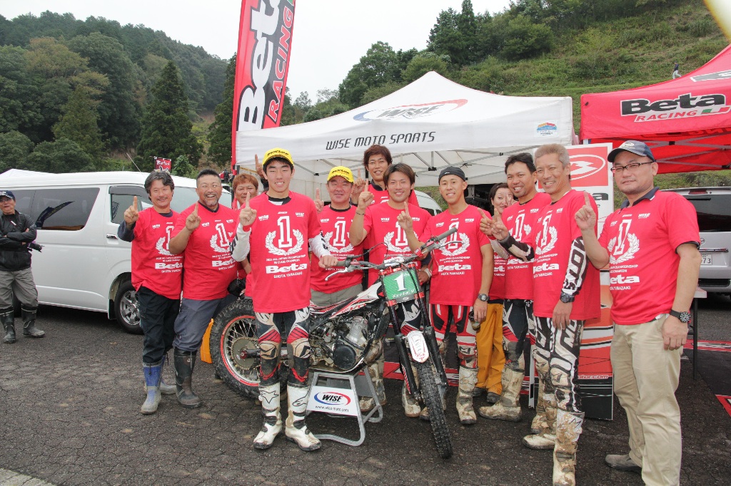 国際B級は山崎頌太選手が優勝&最終戦を残してチャンピオン決定。チャンピオンTシャツ、いいね!