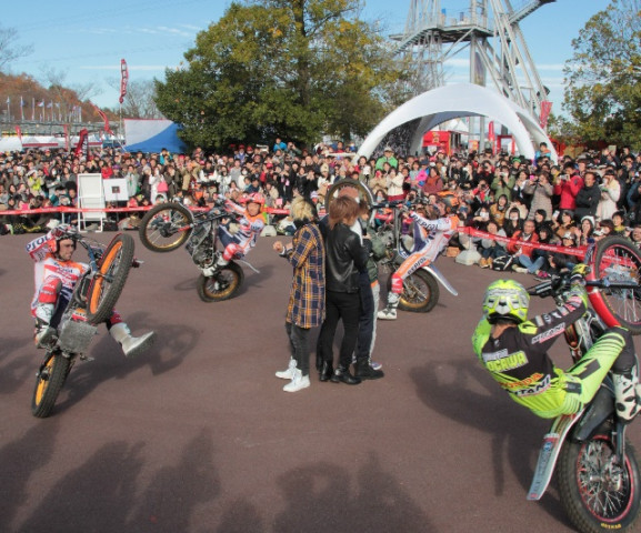 トライアルライダー達にいじられまくります。