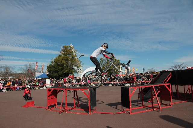 自転車トライアルも負けていません。有薗啓剛＋守上大輔コンビ。