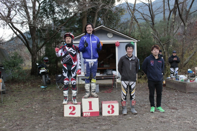 国際A級。パワフルな若いライダーが三が日ヨイヨイのベテランをやっつけた、の図。