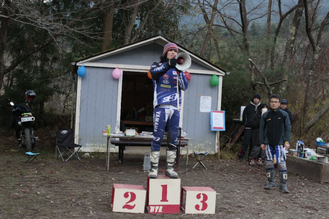 さて、ロッキートライアル大会表彰です。スーパークラス、藤原慎也選手もいたのですが、スポークが折れて早々に帰りました。