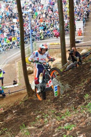 右肩がとても痛いはずなのに。すごい!トニー･ボウ