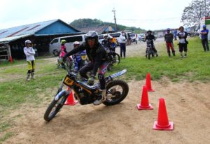 「がに股!マシンをリーンさせて!」