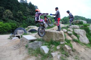 これも「SAME!」「GAS(開けろー)!」で、この通り。