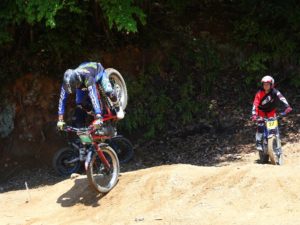 ジョルディ先生のお手本ジャックナイフ。