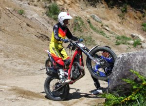 前輪が高いところで静止。これも全員出来るようになりました。マジで。