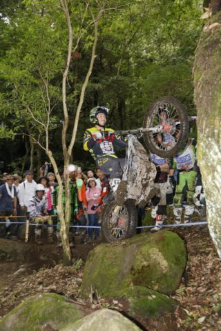 九尺岩への跳び付きで歯を食いしばっている顔でした。