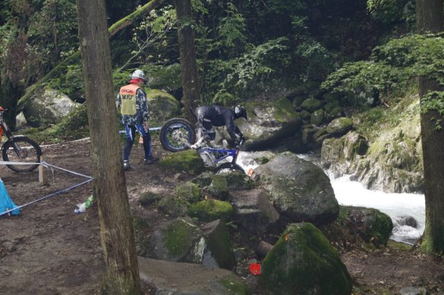 渓谷美ですけど、あっちに落ちたら大変！