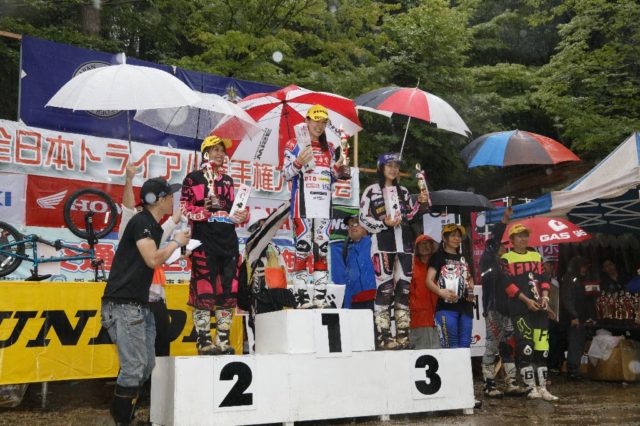 水もしたたるいいオンナたち