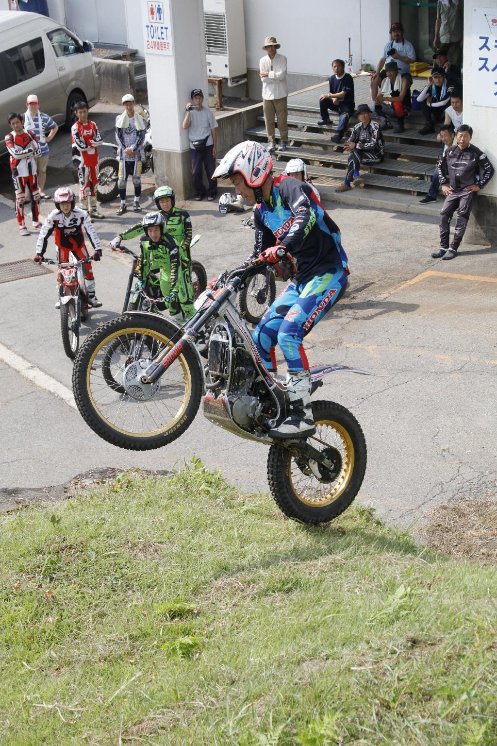 チームミタニライダーのデモショー?練習会?