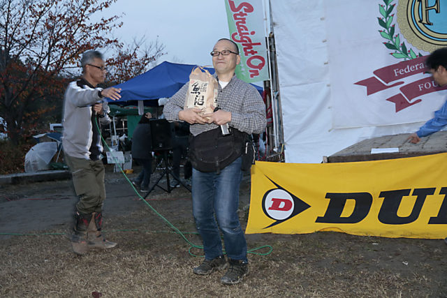 魚沼産コシヒカリを勝ち取った高山選手。