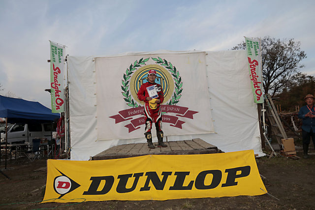 表彰。ウイメンズBクラス。もうお一方は､練習に行っちゃって行方不明!?