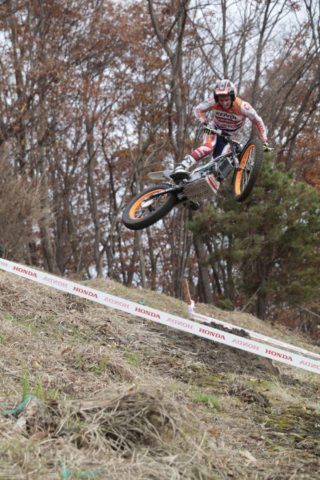 エアターンもいつもの倍、跳んでます!