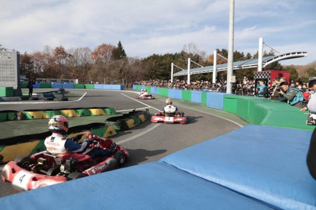 全ジャンルのライダー&ドライバーによるカートの勝負。佐藤琢磨選手が勝つ!
