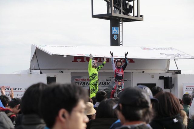 小川友幸選手と小林直樹さんもトークショーで盛り上げます。トライアル万歳〜!