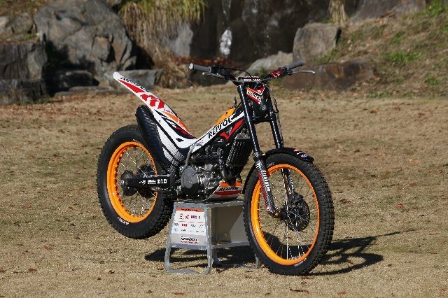 レース中に、藤波選手は自分のマシンと間違えてトニー号にまたがってトライしそうになった事があるそうです。(こっちがトニー号です。)